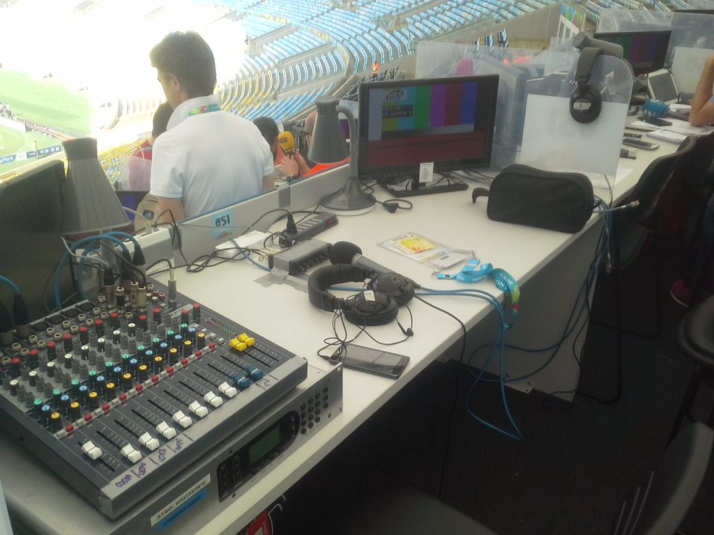 Antes de salir al aire desde el estadio