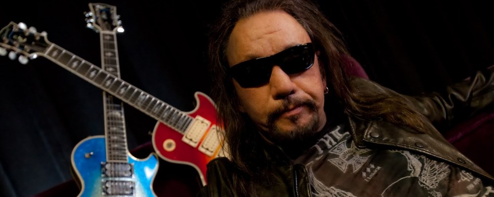 ace frehley dos guitarras web