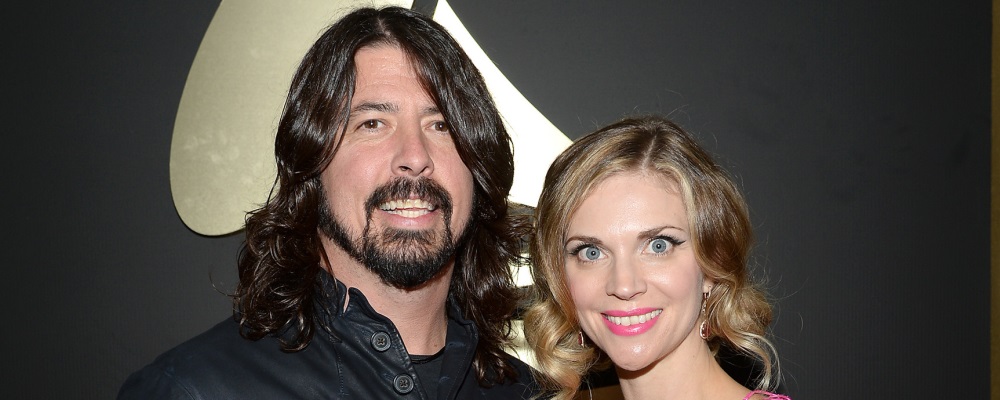 dave grohl con esposa vertical web