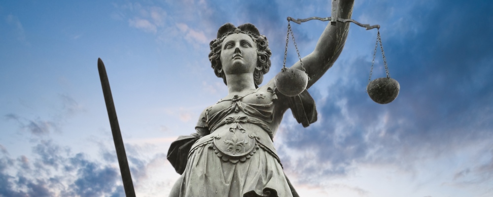 justicia simbolo alta web