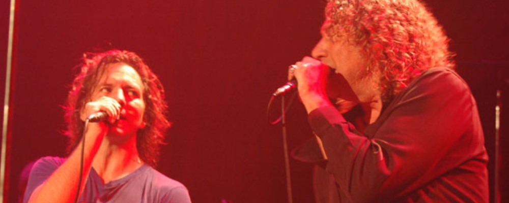 EDDIEVEDDERROBERTPLANT2