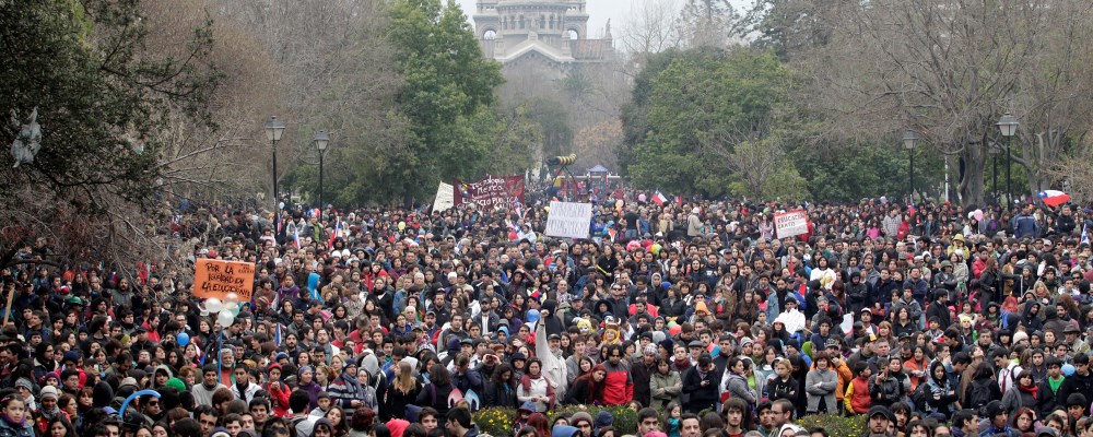 Marcha de  estudiantes y apoderados.