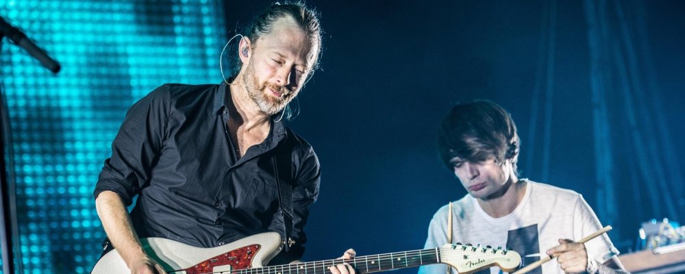PARIS, FRANCE - OCTOBER 11: Thom Yorke and Jonny Greenwood from Radiohead perform at Palais Omnisports de Bercy on October 11, 2012 in Paris, France. (Photo by David Wolff - Patrick/WireImage)