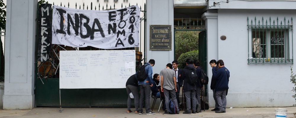 Internado Nacional Barros Arana en toma