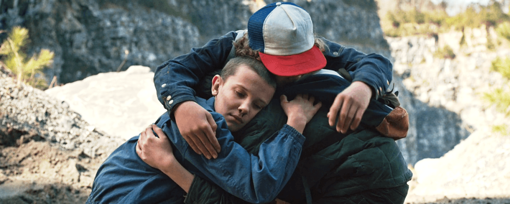 stranger things niños abrazo web