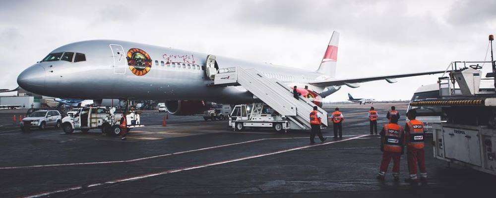 guns-n-roses-avion-llegada-web
