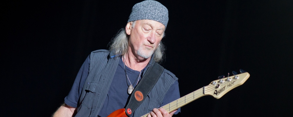 roger-glover-bajo-web