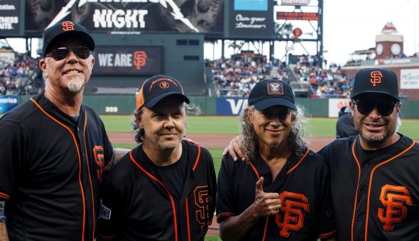 Metallica interpreta el himno de Estados Unidos en una jornada con Giants de San Francisco