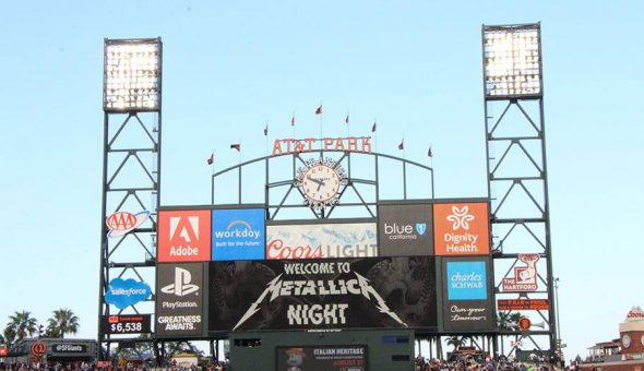 Metallica interpreta el himno de Estados Unidos en una jornada con Giants de San Francisco