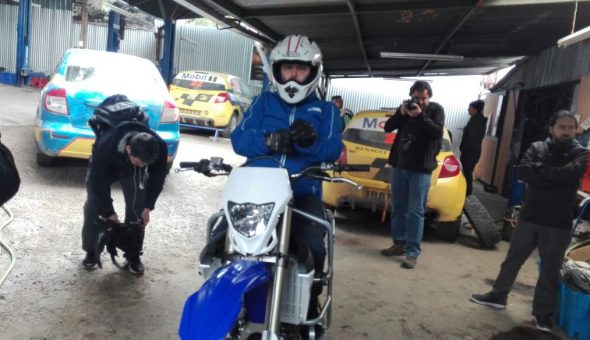 Walo Frías vuelve a subirse a una moto y comparte su experiencia con la radio del rock