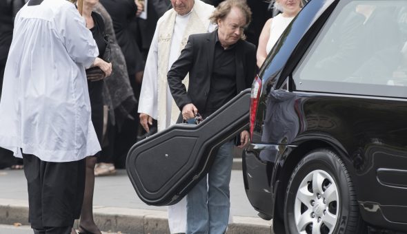 Familiares y amigos cercanos despidieron a Malcolm Young de AC/DC en un funeral privado en Sydney