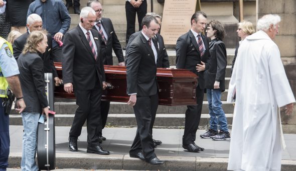 Familiares y amigos cercanos despidieron a Malcolm Young de AC/DC en un funeral privado en Sydney