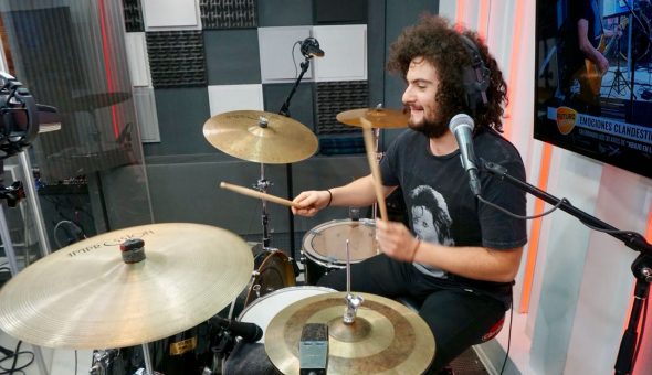 Emociones Clandestinas en Estudio Futuro de La Ley del Rock