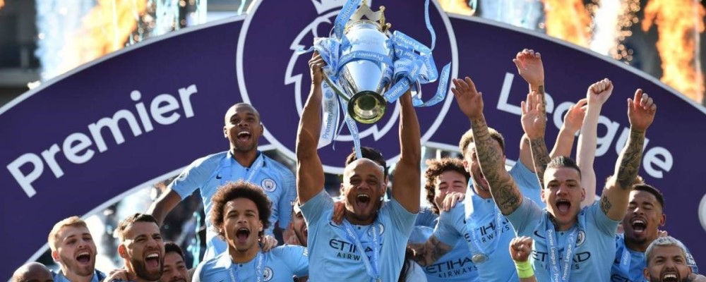 Jugadores Manchester City rompieron copa de la Premier League — Chile