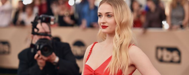 Sophie turner vaso starbucks daenerys