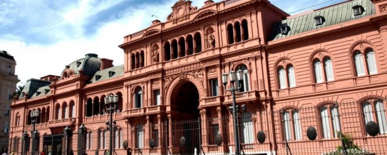 Casa rosada revólver