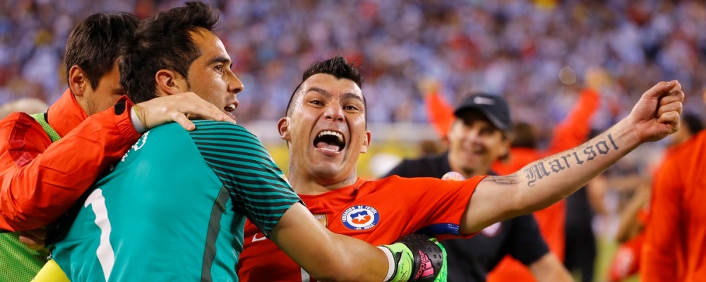 Gary Medel Claudio Bravo