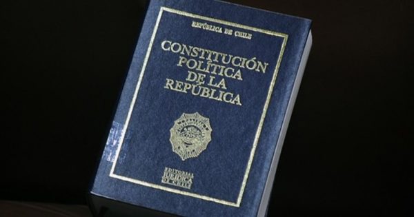 Mira como leer la Constitución gratis y en Internet - Radio Futuro