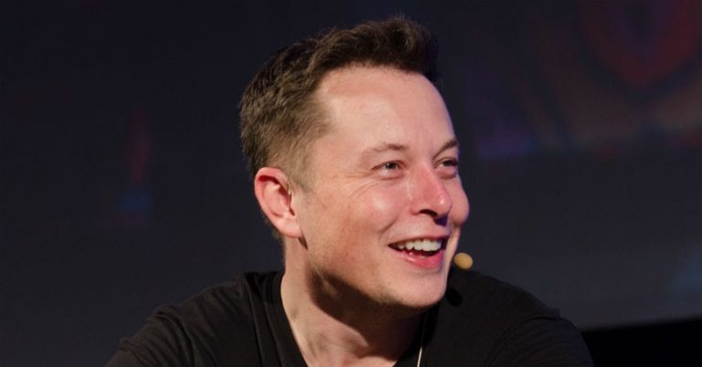 Elon Musk pregunta