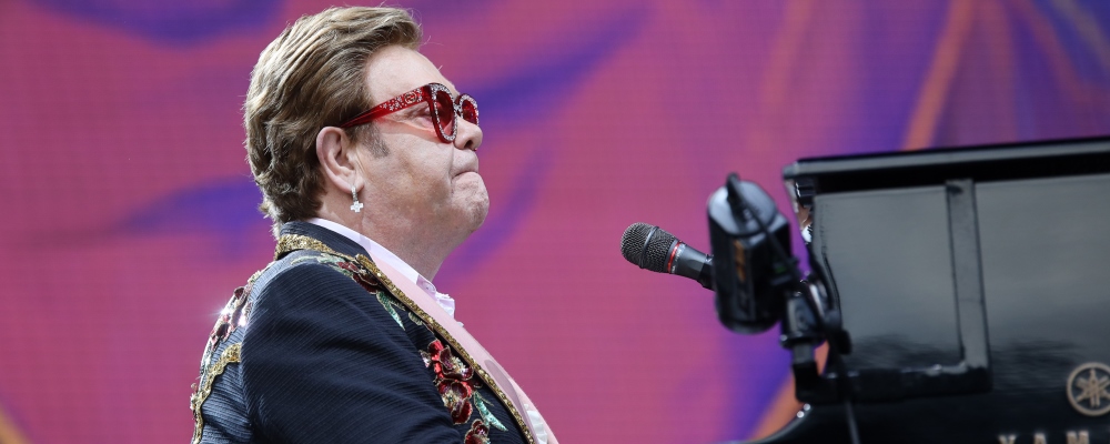 Elton John neumonía