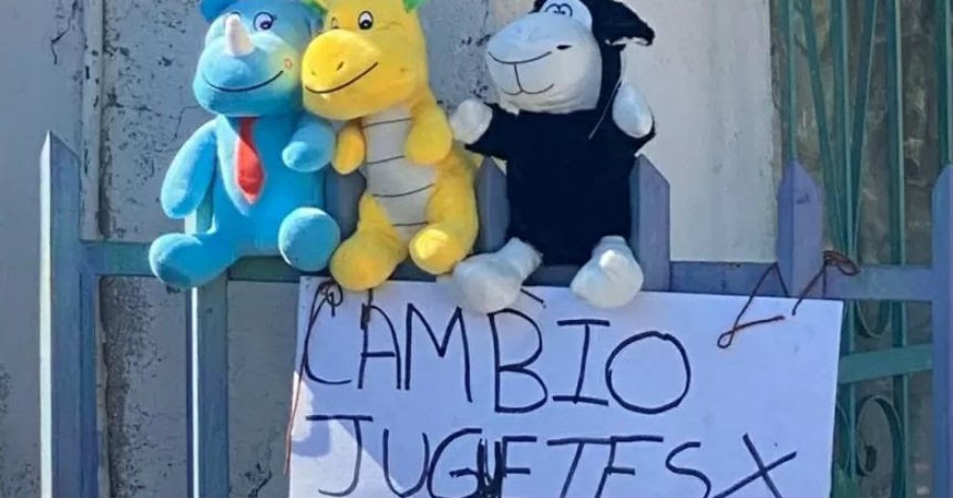 niño juguetes comida