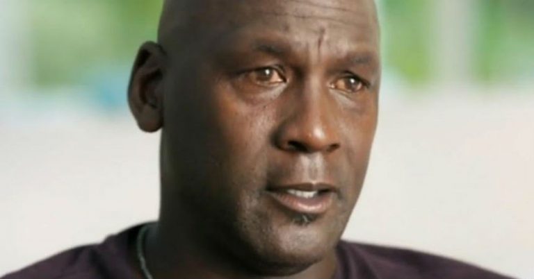 michael jordan ojos amarillos