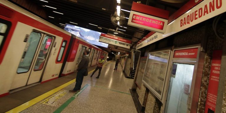 metro covid mujer