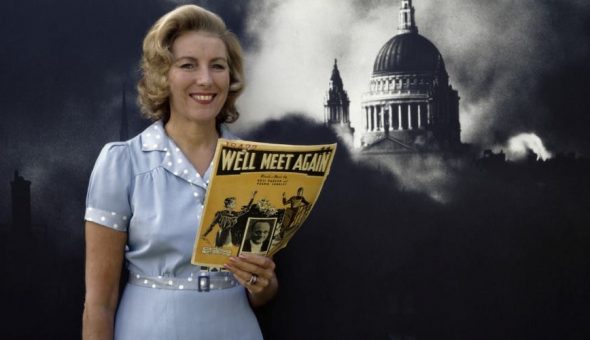 Vera Lynn, legendaria cantante británica, falleció a los 103 años