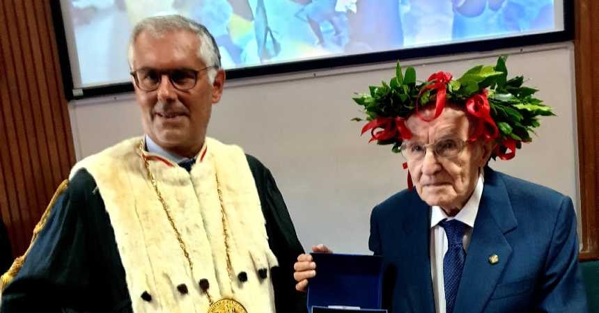 anciano universitario