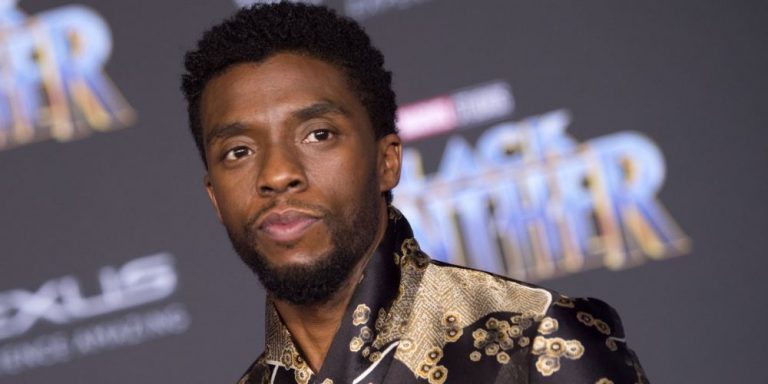 Chadwick Boseman estatua