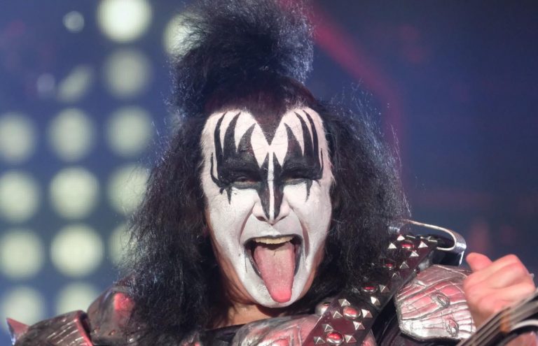 Gene Simmons se autoproclama el Dios del DogeCoin