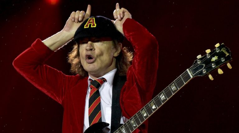 Angus Young revela la inspiración tras el un himno de AC DC
