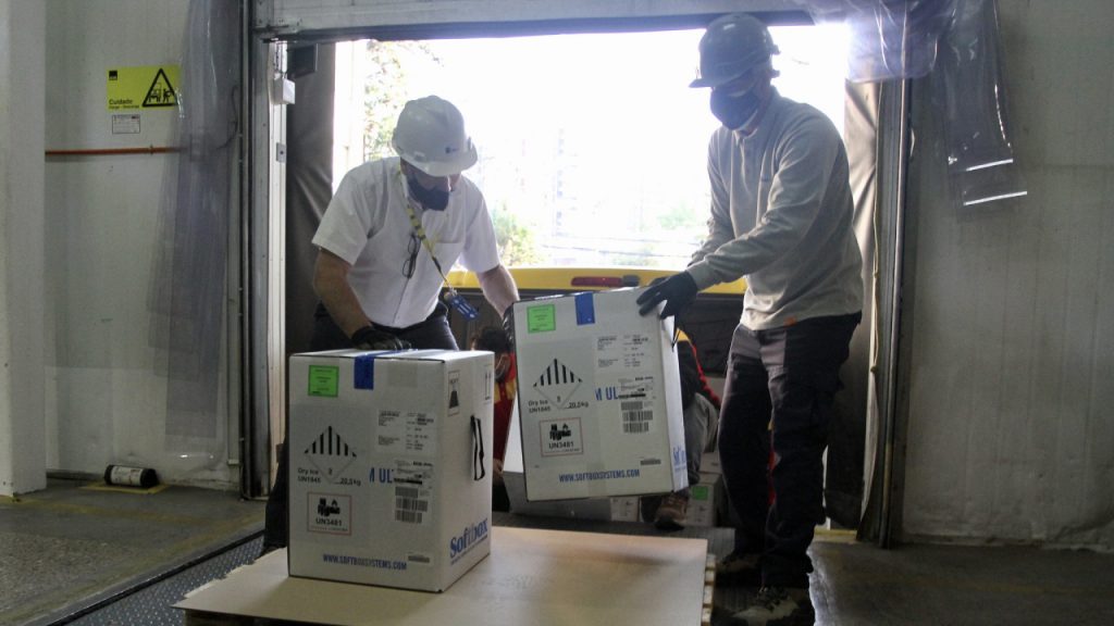 Nuevo cargamento Pfizer-Biontech A_UNO_1257846