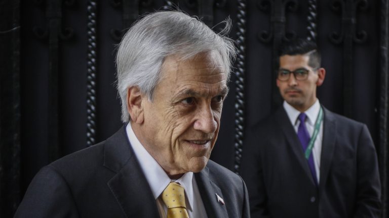 Piñera DePiñera Descarta Estado De Sitio A_UNO_1136994 Webcarta Estado De Sitio A_UNO_1136994 Web