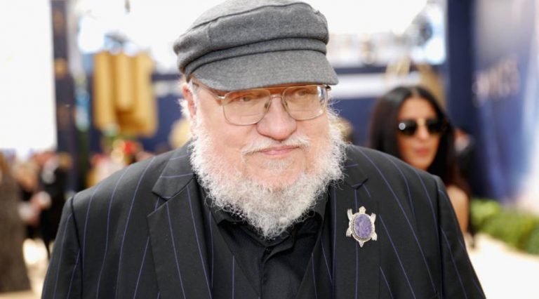 George RR Martin firmó contrato multimillonario con HBO