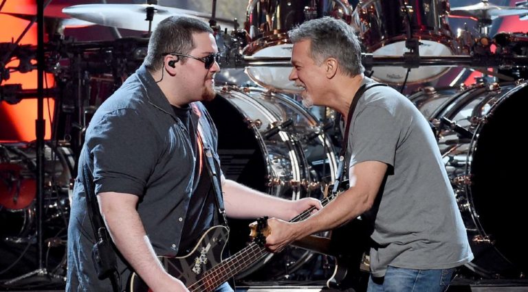 Wolfgang Van Halen "herido" por el homenaje a su padre en los Grammy