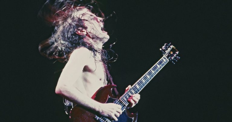 Angus Young 1985 California Getty 02 Web