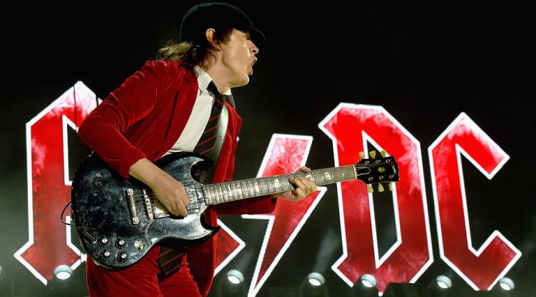 subterráneo Estúpido níquel Regreso a clases: ¿Por qué Angus Young de AC/DC se viste como escolar? —  Futuro Chile