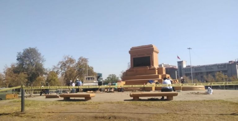 Baquedano reja monumento