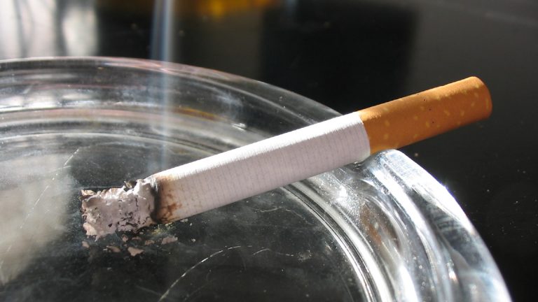 Minsal aclara situación del tabaco: se acabó lo "esencial" y "no esencial"