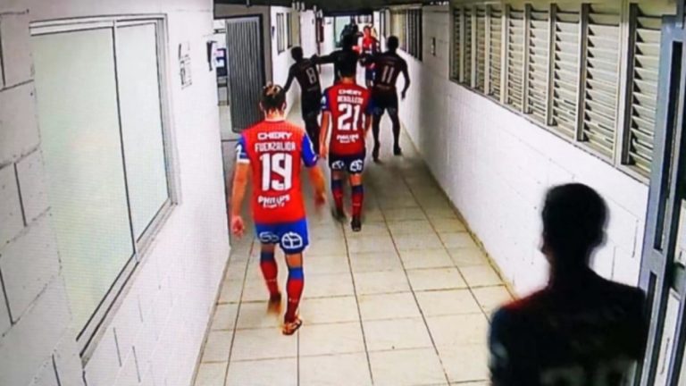 El enojo de Dituro en el entretiempo de su debut en Copa Libertadores