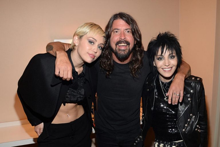 Miley Cyrus Dave Grohl Joan Jett (1)