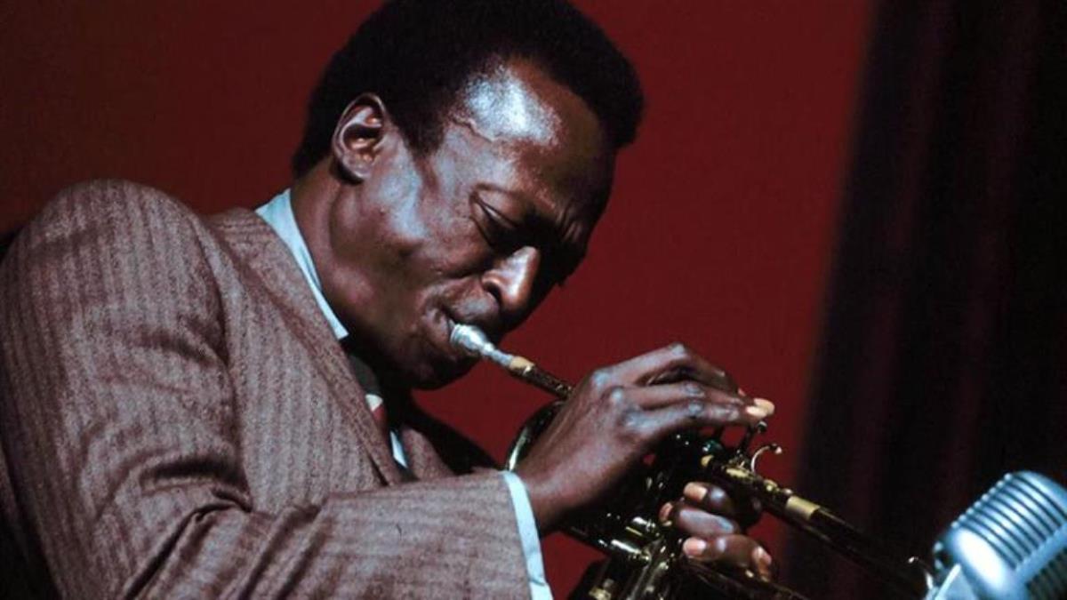 ESPECIAL // 10 álbumes esenciales de Miles Davis — Futuro Chile