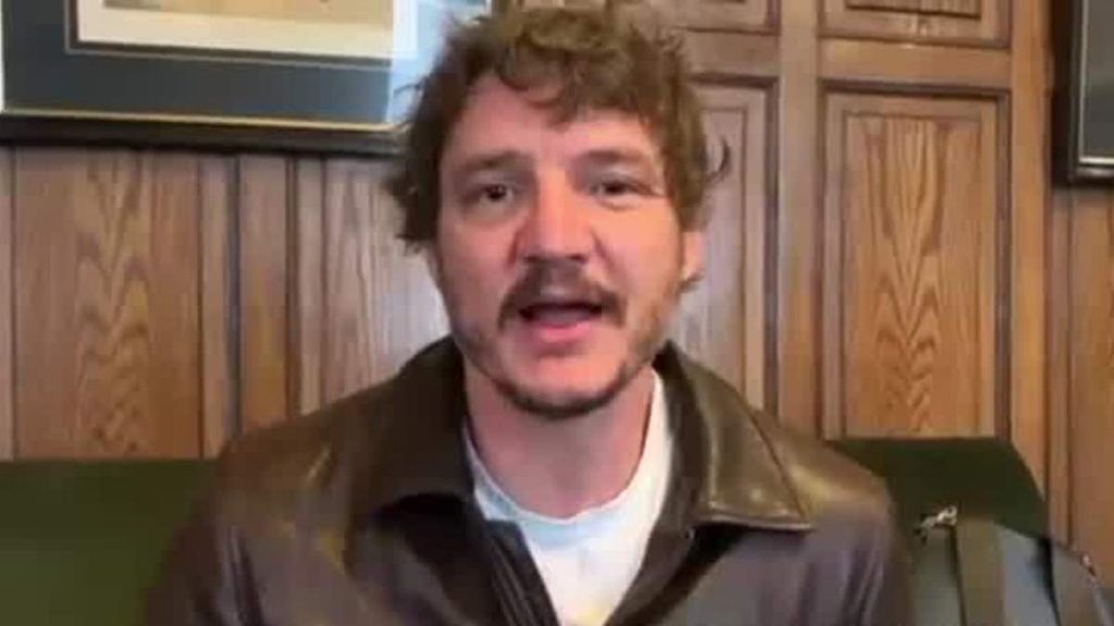 Pedro Pascal 2021 Saludo Chile Web