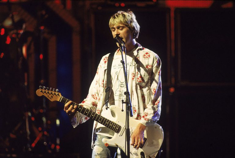 Kurt Cobain Performs At MTV Awards