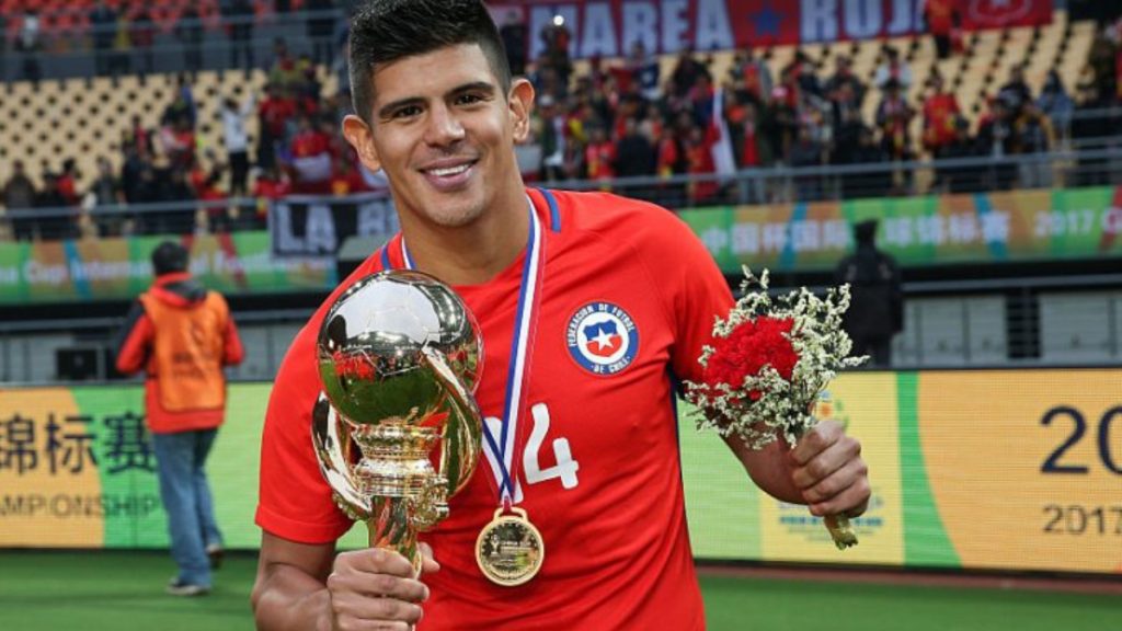 Esteban Pavez reemplaza a jugar de baja por Covid-19