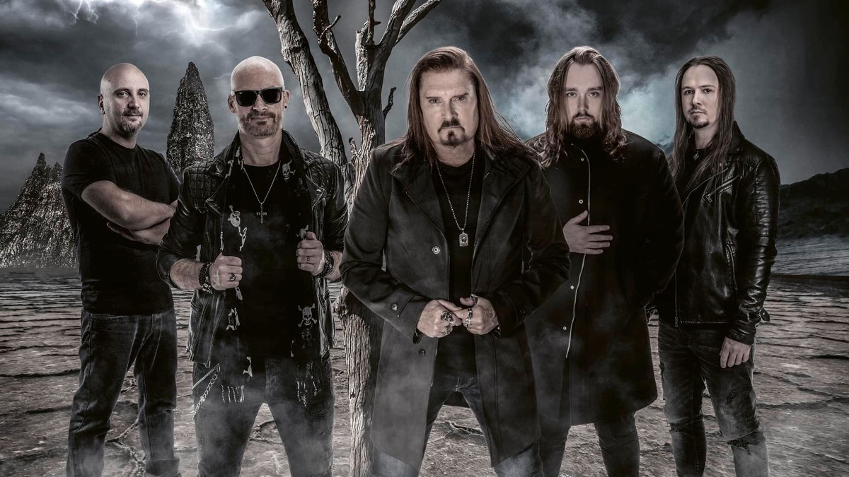 Del Labree James LaBrie lanza
