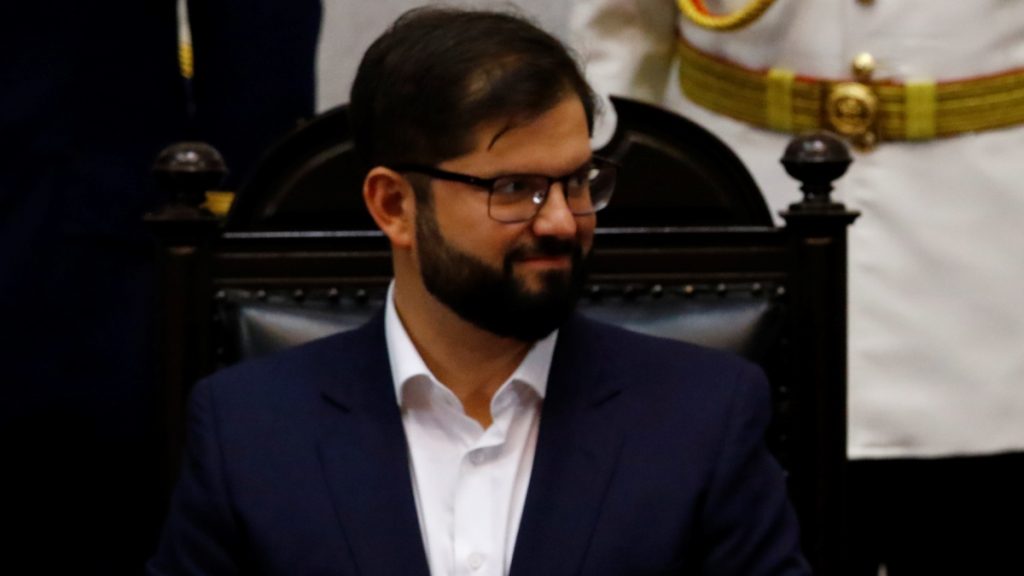 Boric Piñera Piocha Viral Web