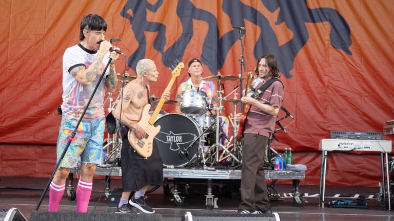 REDHOTCHILIPEPPERS1