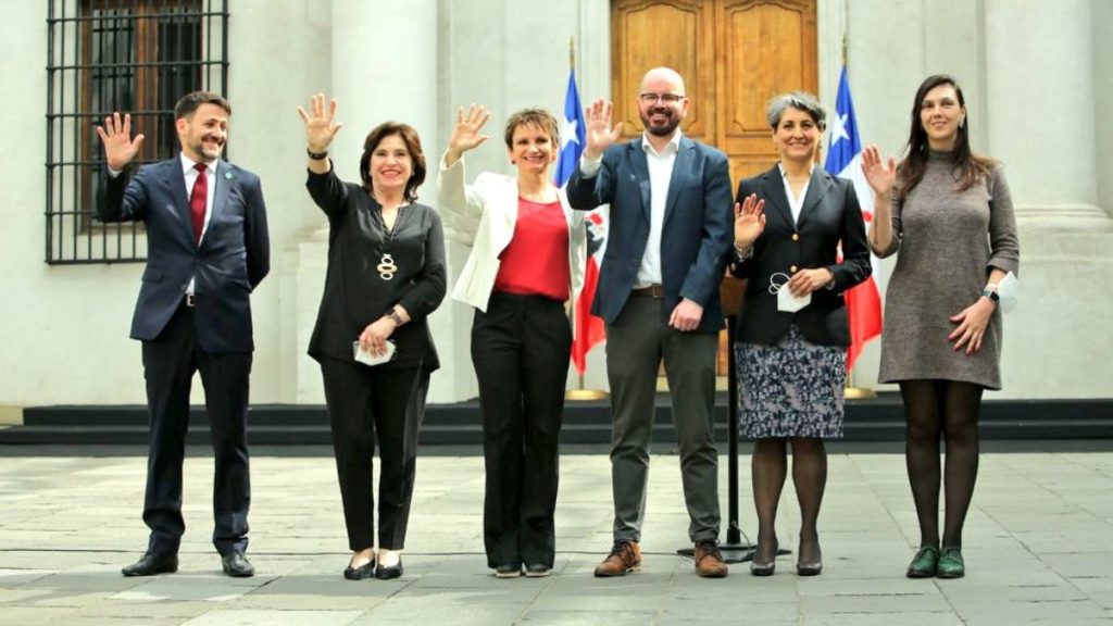 Cambio de ¿Qué ministros salieron y cuáles entraron? — Futuro Chile